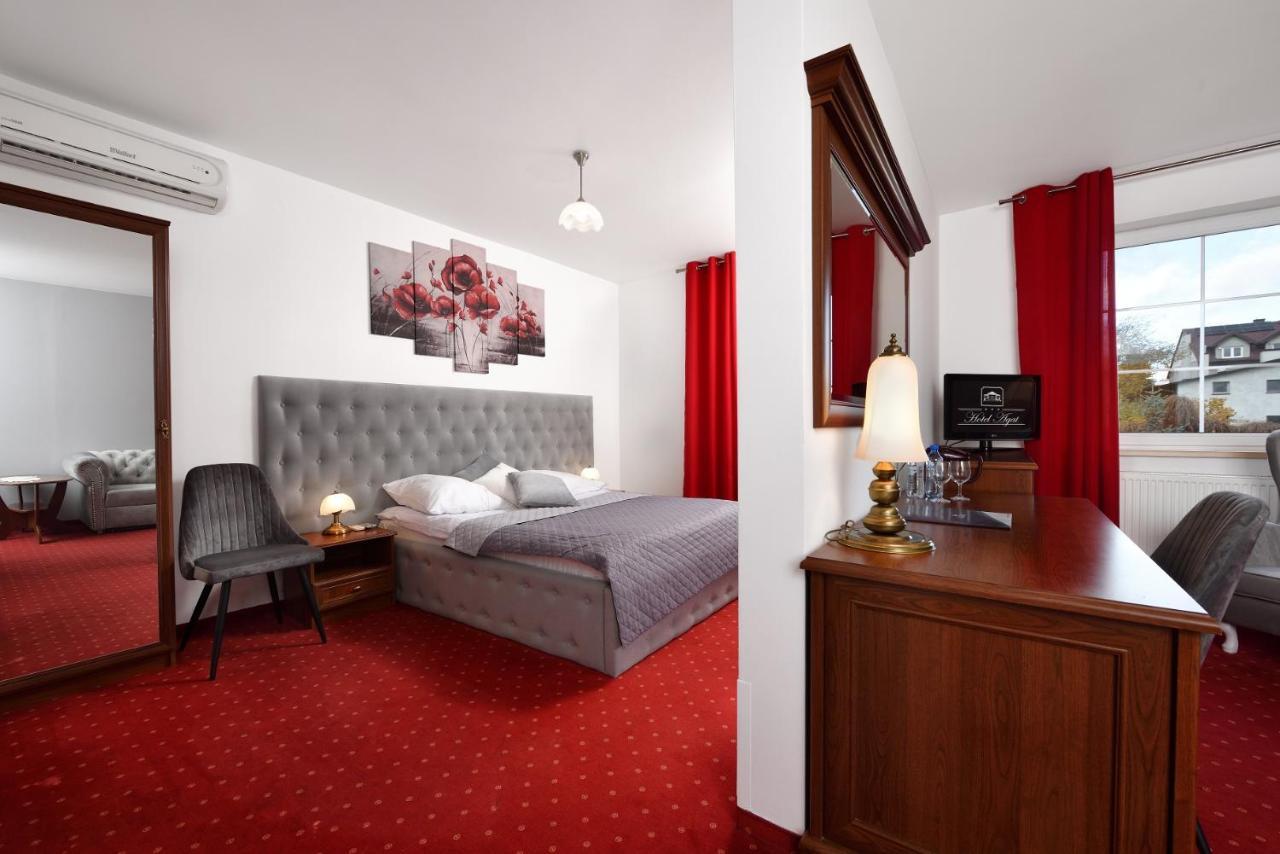 Hotel Agat Piotrków Trybunalski Esterno foto