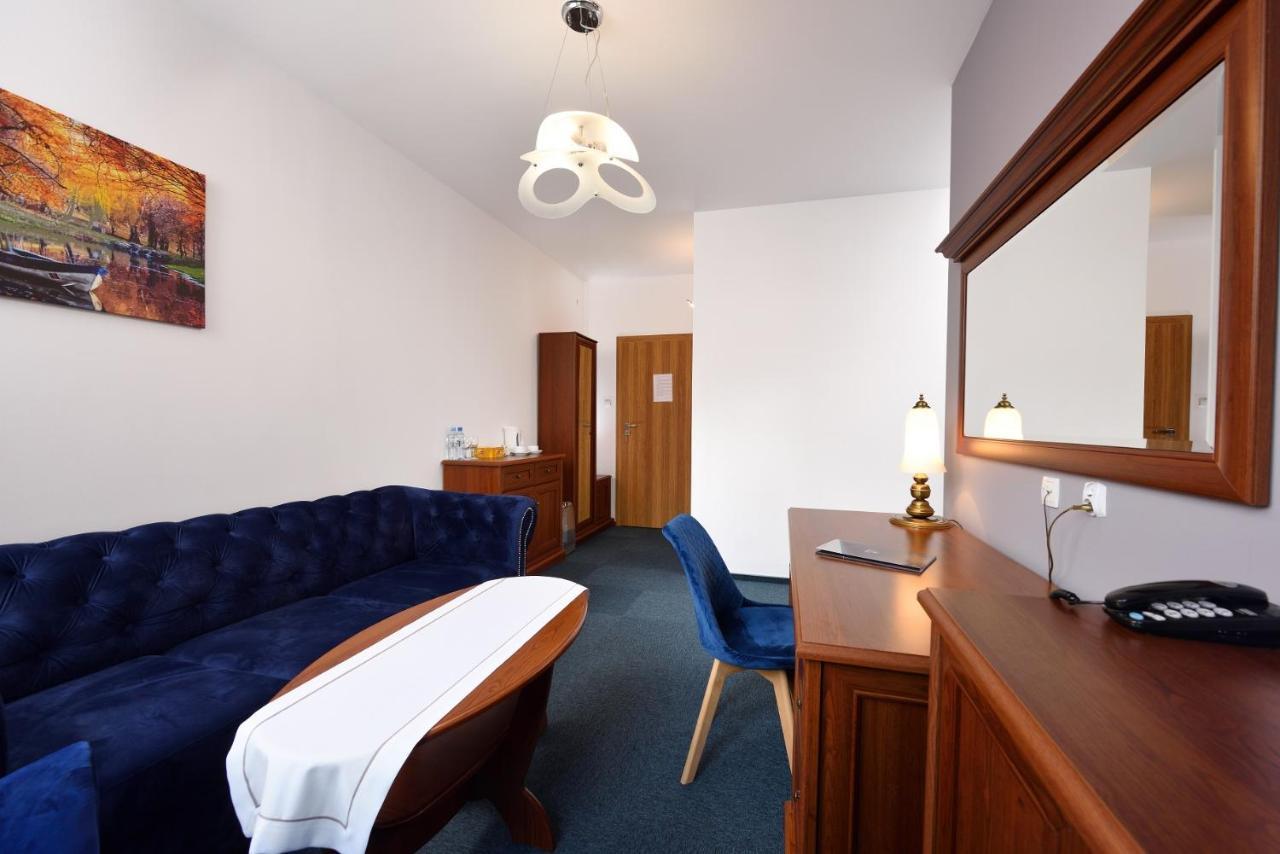Hotel Agat Piotrków Trybunalski Esterno foto